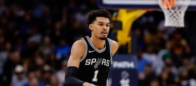 竞技宝下载-惨遭西部副班长逆转！文班报销马刺开启自由落体