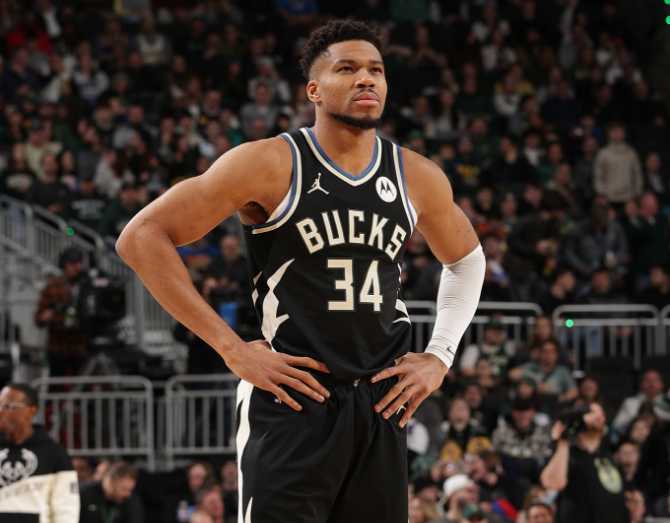 竞技宝APP-字母哥22+13+7伤退！雄鹿无缘23分逆转残阵掘金 近8战6败