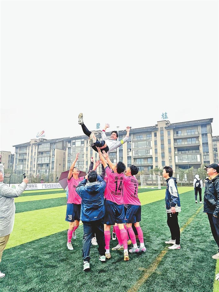 竞技宝-息县足球 十年热爱结硕果|足球队|校园足球|倪国炳|息县众鑫队|河南_新浪体育_新浪新闻