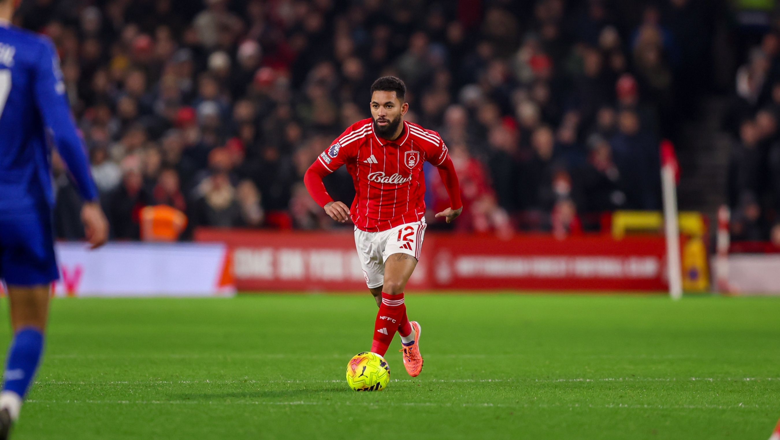 记者：道格拉斯·路易斯同意租借回维拉，转会正式流程已开启