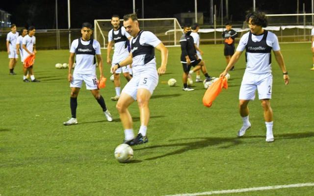 jjb-关岛内部对抗主力8比4大胜 20日出发提前一周来华